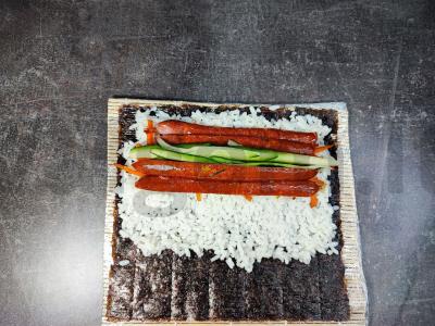 Kim bap su daržovėmis ir dešrelėmis Žingsnis 6