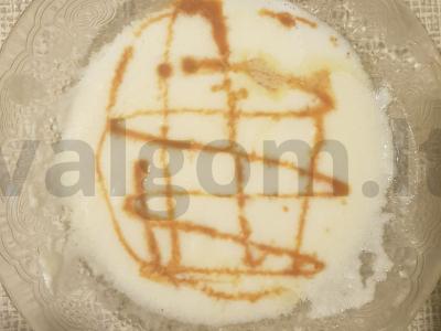 Skysta manų košė su kondensuotu pienu pagrindine nuotrauka