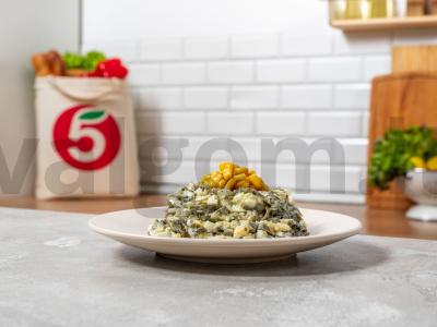 Salotos su jūros kopūstais ir kiaušiniu pagrindine nuotrauka