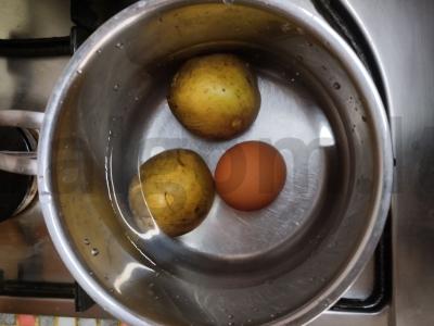 Salotos su kiaulienos rūkyta krūtine Žingsnis 1