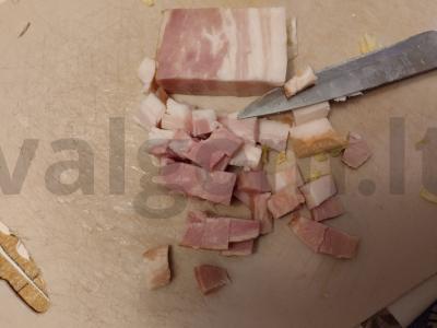 Salotos su kiaulienos rūkyta krūtine Žingsnis 3