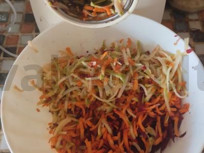 Vitaminų salotas „Tarka“ Žingsnis 2