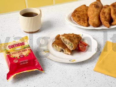 Čeburekai su grybais ir sūriu pagrindine nuotrauka