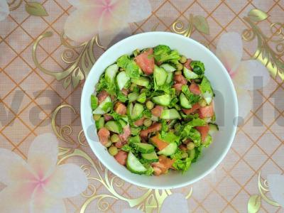 Salotas „Gaidys“ su žaliu žirneliu pagrindine nuotrauka