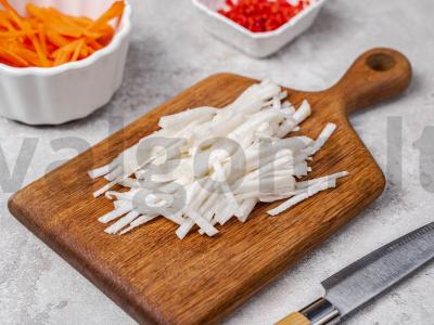 Vasaros ritinėliai su mangais ir krevetėmis salotų lapuose Žingsnis 1