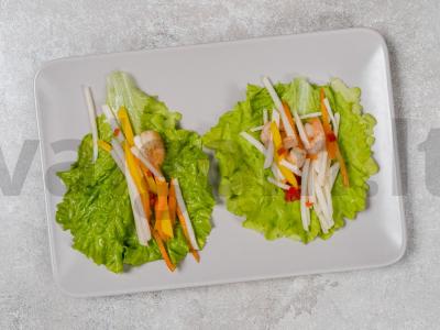 Vasaros ritinėliai su mangais ir krevetėmis salotų lapuose Žingsnis 6