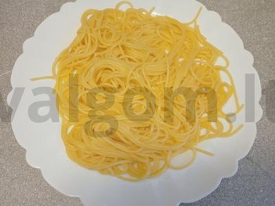 Spagečiai su rūkytos lašišos ir grietinėlės padažu Žingsnis 2