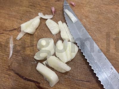 Salotas „Pial“ su saliami Žingsnis 4