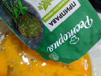 Kiaušinienė su pomidorais ir prieskoniais Žingsnis 4