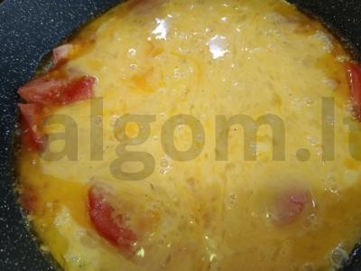 Kiaušinienė su pomidorais ir prieskoniais Žingsnis 7