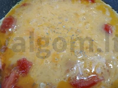 Kiaušinienė su pomidorais ir prieskoniais Žingsnis 9