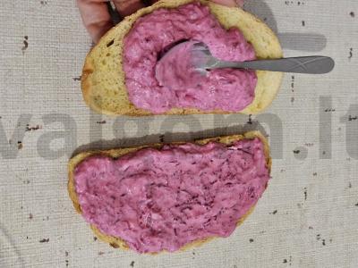 Ruginiai skrebučiai su burokėlių paštetu Žingsnis 3