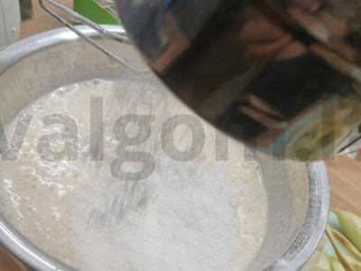 Klasikinė šarlotė su ledais Žingsnis 2