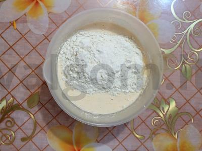 Purūs blynai ant šiltos raugintos grietinėlės Žingsnis 3