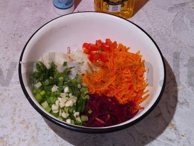 Žaliavalgių vinigretas su raugintais kopūstais Žingsnis 3