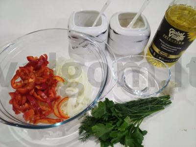 Marinuoti pievagrybiai su svogūnais ir paprikomis Žingsnis 2