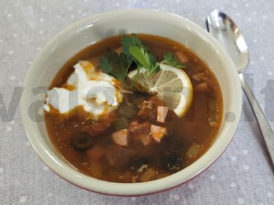 Mišri mėsos soljanka su rūkytais šonkauliais pagrindine nuotrauka