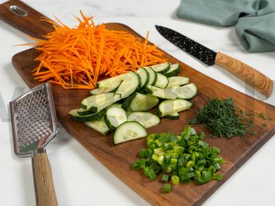 Morkų salotas su žaliu žirneliu Žingsnis 2