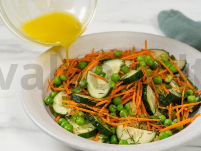 Morkų salotas su žaliu žirneliu Žingsnis 4