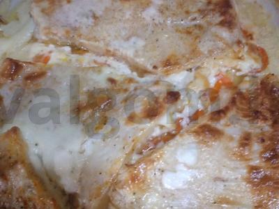 Skaniausias plekšnė su daržovėmis grietinės padaže pagrindine nuotrauka