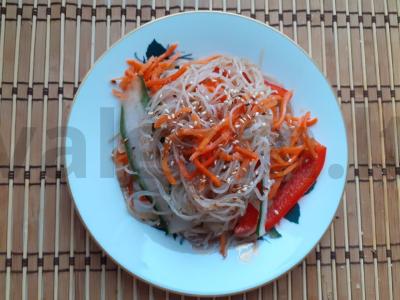 Funchosa su šviežiais daržovėmis pagrindine nuotrauka