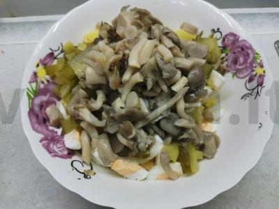 Salotas su marinuotais pievagrybiais Žingsnis 4