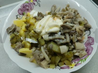 Salotas su marinuotais pievagrybiais Žingsnis 6