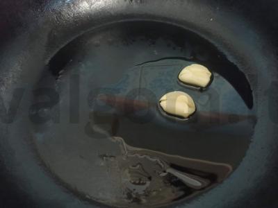 Keptas cukinijas su svogūnais ir pomidorų kečupu Žingsnis 1