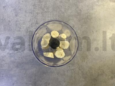 Bananų-varškės blynai su kokosu „Meškiukai“ Žingsnis 1