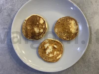 Bananų-varškės blynai su kokosu „Meškiukai“ Žingsnis 4