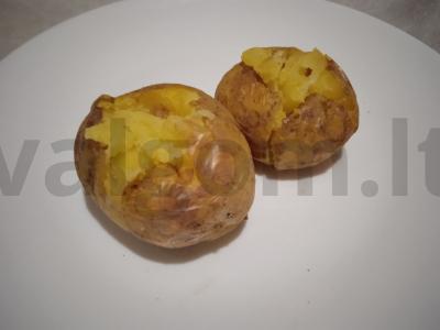 Keptas bulvės su grietinės, rūkytos dešros ir sūrio įdaru Žingsnis 4