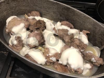 Kaninys, troškintas grietinėje Žingsnis 5