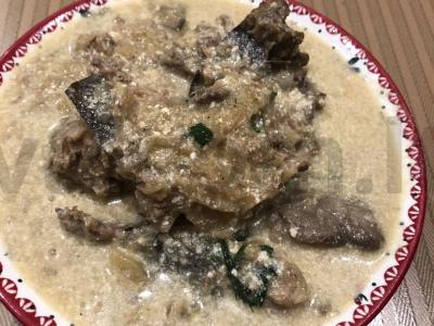 Kaninys, troškintas grietinėje pagrindine nuotrauka