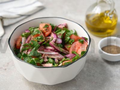 Pomidorų salotos su špinatais Žingsnis 3