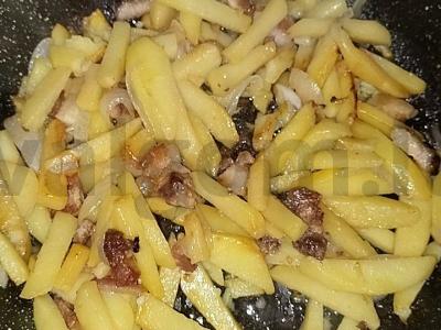 Kepta bulvytė su svogūnais ant lašinių Žingsnis 5