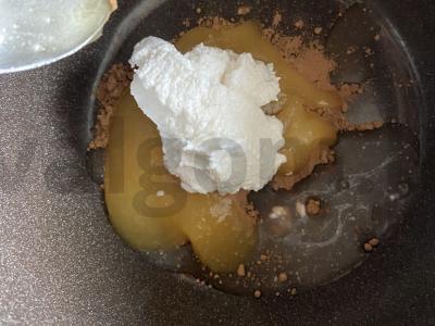 Švelnus varškės kremas su medaus-šokolado glazūra Žingsnis 2