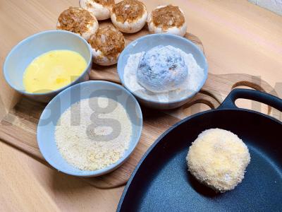 Įdaryti pievagrybiai džiūvėsėliuose Žingsnis 4