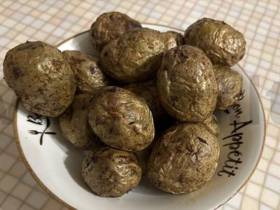 Kūdikių bulvės oro grilyje pagrindine nuotrauka