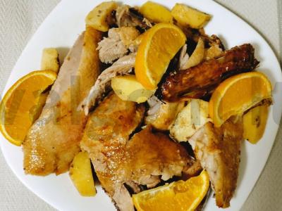 Švelni ir sultinga antis su apelsinais ir bulvėmis pagrindine nuotrauka