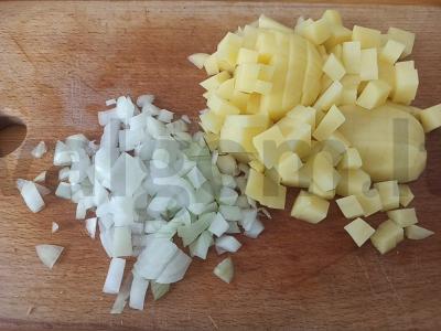 Sriuba su kiaulienos šonkauliais, grybais ir bulvėmis Žingsnis 1