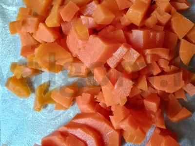 Salotos su tunu, morkomis ir obuoliu Žingsnis 2