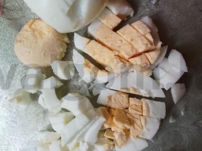 Salotos su tunu, morkomis ir obuoliu Žingsnis 3