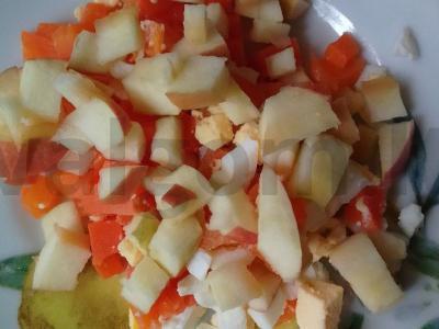 Salotos su tunu, morkomis ir obuoliu Žingsnis 6