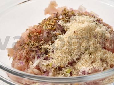 Vištienos mėsos kukuliai su orzo makaronais ir daržovėmis Žingsnis 1