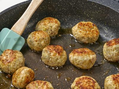 Vištienos mėsos kukuliai su orzo makaronais ir daržovėmis Žingsnis 3