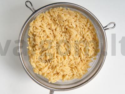 Vištienos mėsos kukuliai su orzo makaronais ir daržovėmis Žingsnis 4
