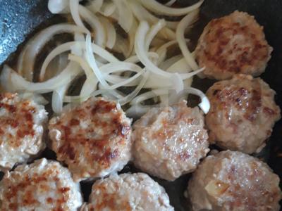 Jautienos kotletai su avinžirniais granatų padaže Žingsnis 6