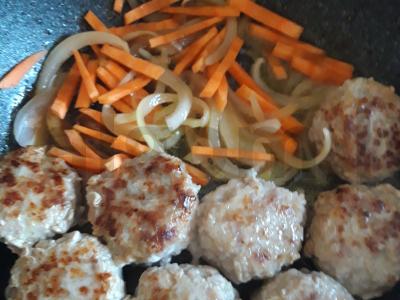 Jautienos kotletai su avinžirniais granatų padaže Žingsnis 7