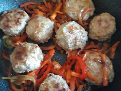 Jautienos kotletai su avinžirniais granatų padaže Žingsnis 8