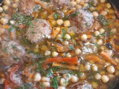 Jautienos kotletai su avinžirniais granatų padaže Žingsnis 10